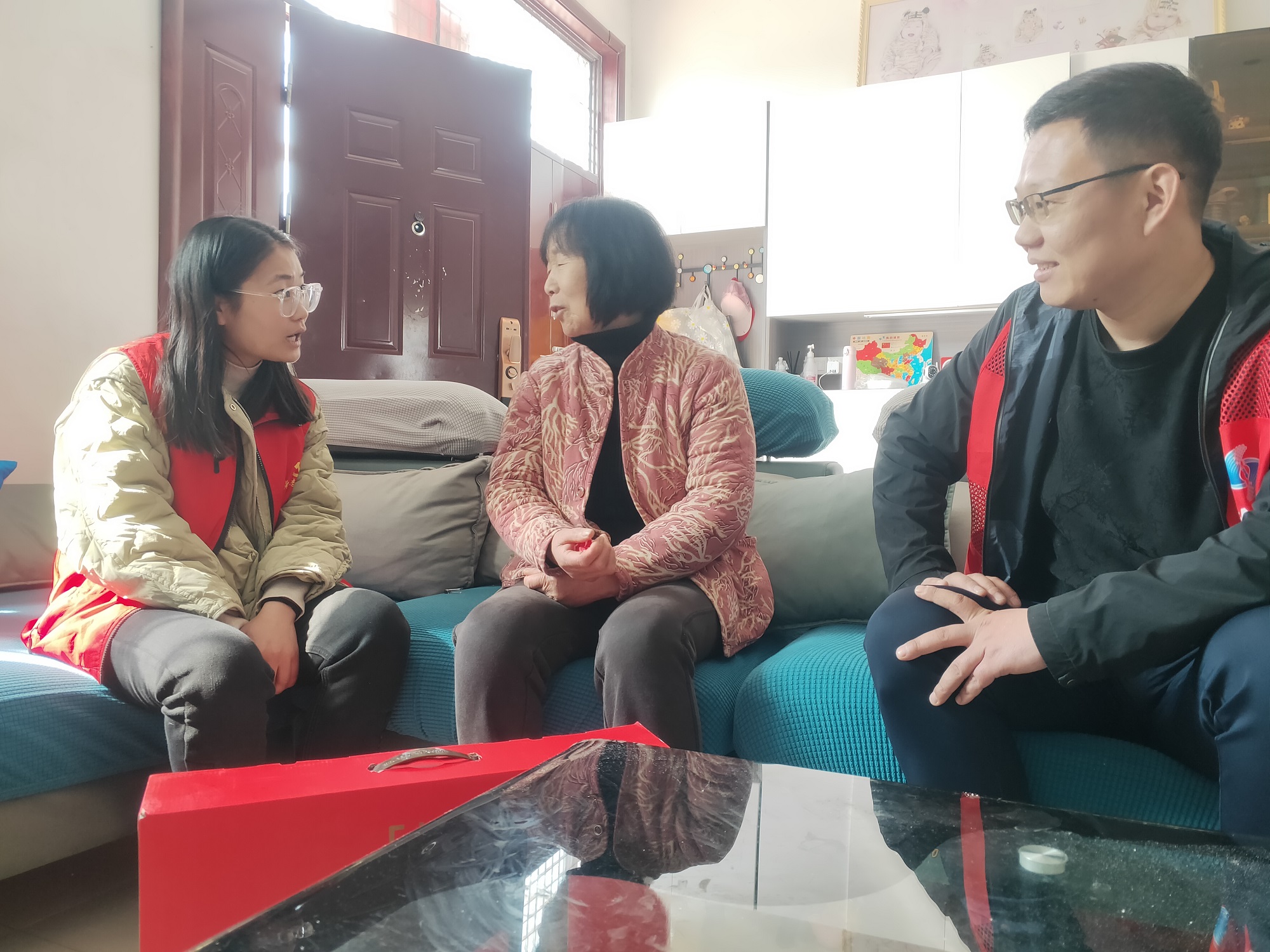 徐州经开区徐庄镇王桥村关工委走访慰问优秀“五老”代表