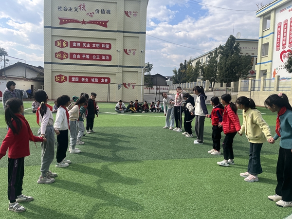 新春送关爱 | 四川省宁南县宁远镇小田坝小学关工委开展关爱特殊少年儿童活动