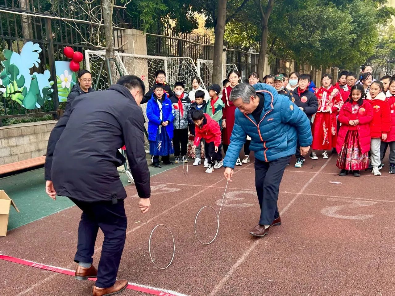 成都市蜀汉外国语实验小学关工委开展“蜀娃闹春 喜迎新年”元旦节活动
