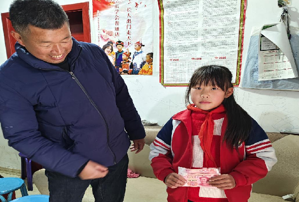 四川省凉山州喜德县关工委赴冕山镇开展“暖冬行动”