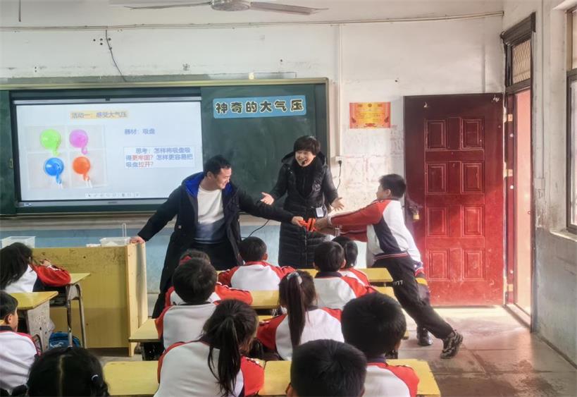 江西抚州崇仁：省城教师开展“送教下乡”活动