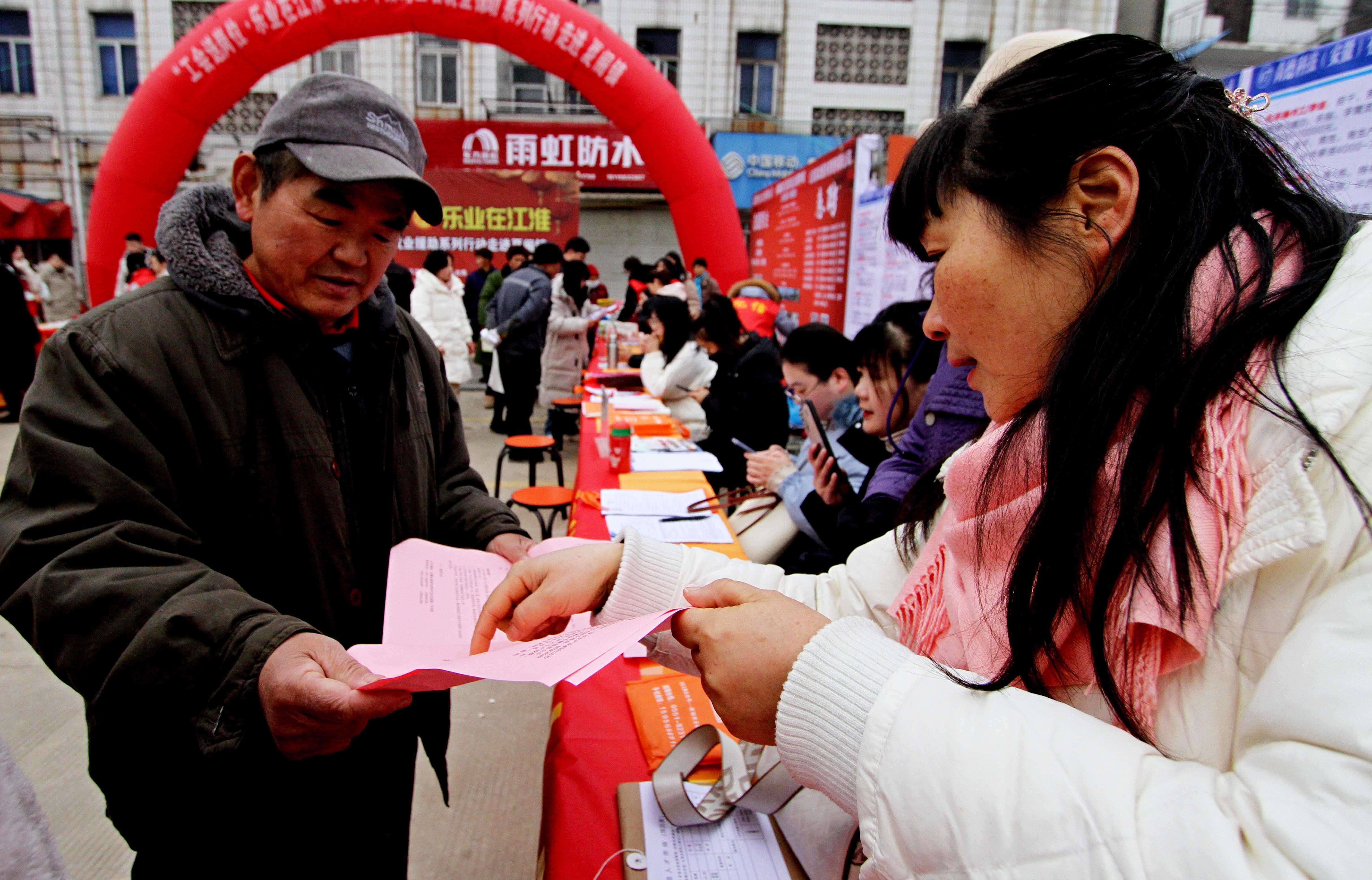 安徽省巢湖市夏阁镇关工委举办2024年就业援助月招聘会