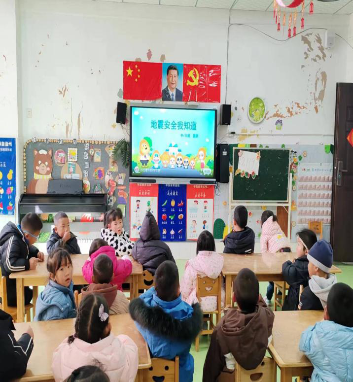 喜德县关工委开展放假前安全教育进校园活动