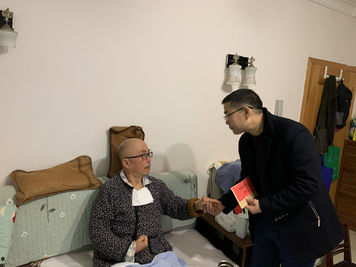 贵州省贵阳市乌当区委老干局开展“送祝福 送问候 送温暖”慰问活动