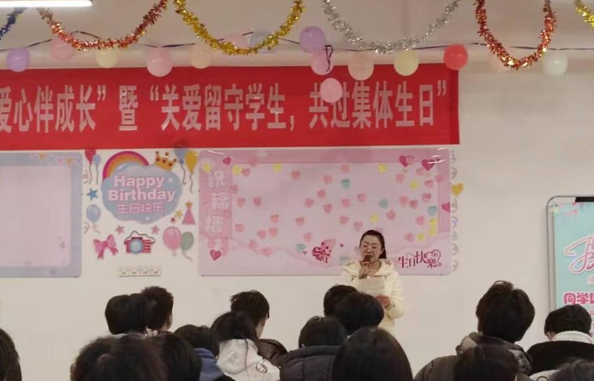 江西抚州崇仁：为留守学生举办集体生日会