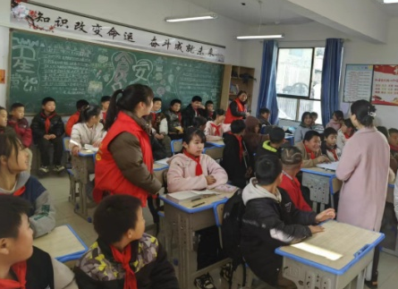 贵阳市乌当区法院关工委开展安全教育、法律知识进校园活动