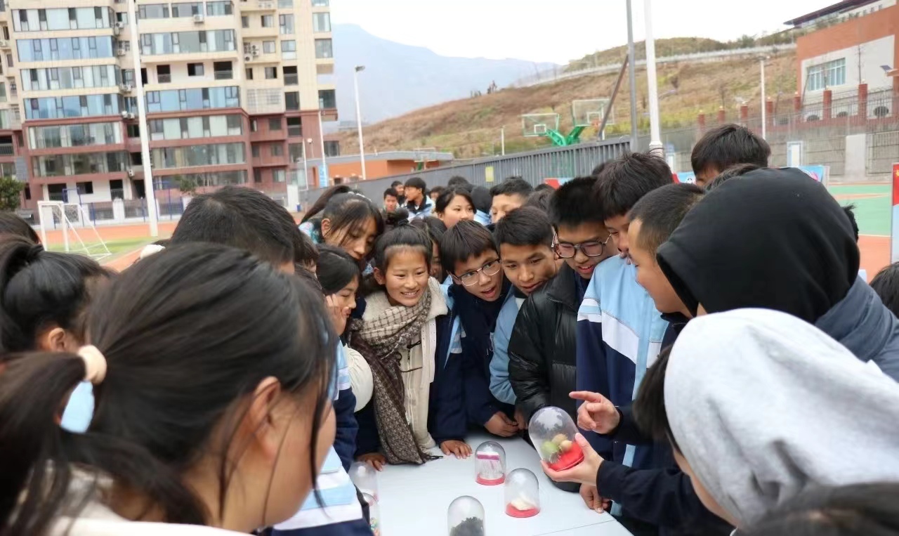 四川省凉山州甘洛县甘洛法治副校长进学校讲禁毒