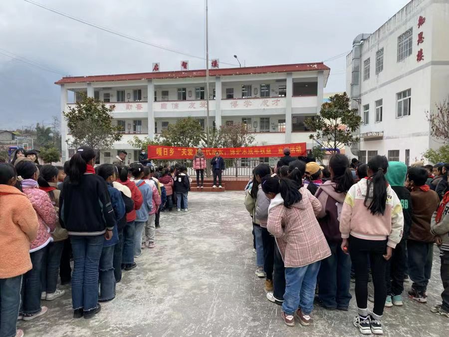 四川省凉山州甘洛县嘎日乡关工委开展法治宣传活动