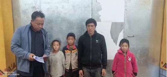四川省凉山州盐源县白乌镇关工委入户走访困难儿童及孤儿