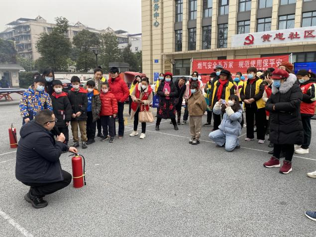 成都市金牛区黄忠社区关工委开展“青少年冬季安全教育”宣传活动