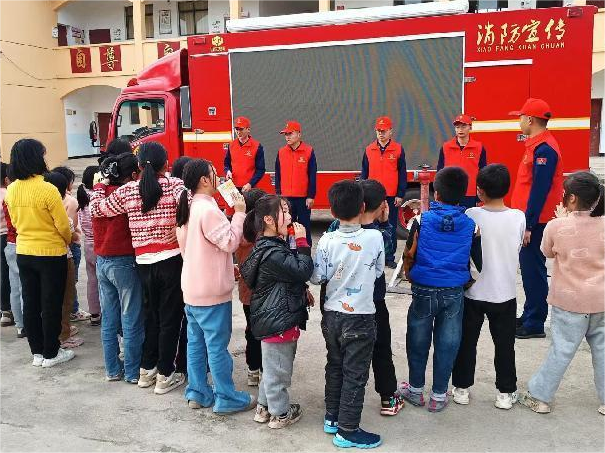 江西抚州崇仁：消防服务队进校上消防安全课