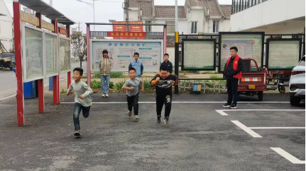 安徽省合肥市肥东县白龙镇长王社区关工委举办趣味拓展运动会