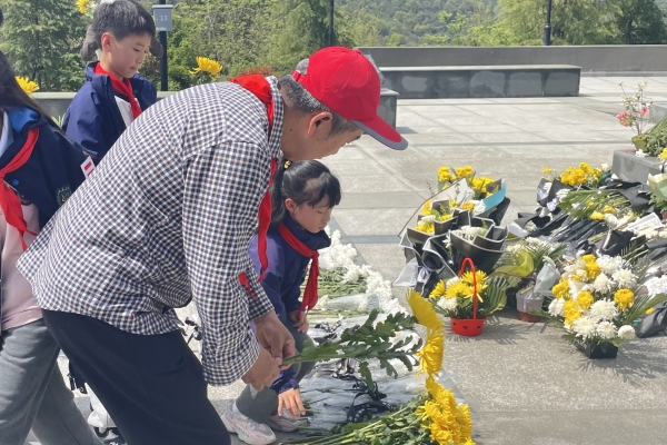 浙江省杭州市富阳区鹿山街道关工委开展“传承红色基因 缅怀革命先烈”清明祭扫活动