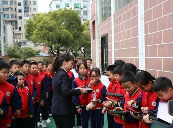 以赛普法“未”爱守护 贵州省贵阳市乌当区人民检察院关工委组织检察官走进学校开展预防校园欺凌普法活动