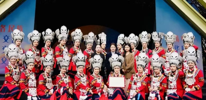 四川省凉山州布拖县参加“花开中国·舞动凉山”广场舞展演活动