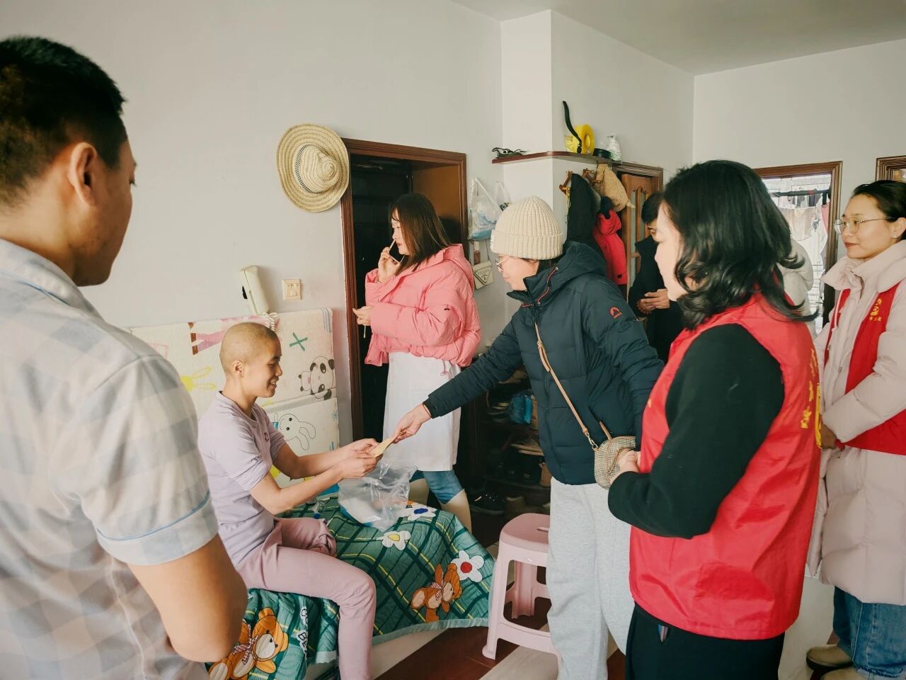 雷锋精神传温情 关爱帮扶暖人心——黑龙江省牡丹江市绥芬河市旗苑社区党委、关工委开展健康义诊与慰问帮扶活动
