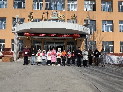 北大荒集团龙门农场有限公司关工委向学校赠送“中华魂”读本