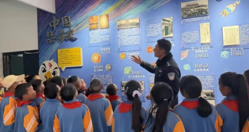 四川省凉山州布拖县开展“携手护航成长 共建无毒校园”禁毒宣传活动