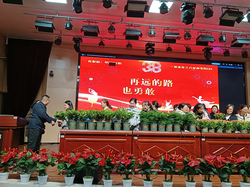 情暖三月绽芳华 巾帼奋进显担当——重庆市垫江县第九中学校开展“三八”妇女节暖心系列活动