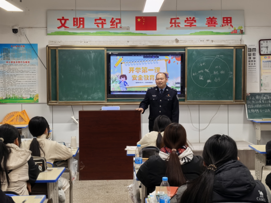 黑龙江省牡丹江市宁安市沙兰镇关工委联合沙兰派出所开展反邪教警示教育进校园活动