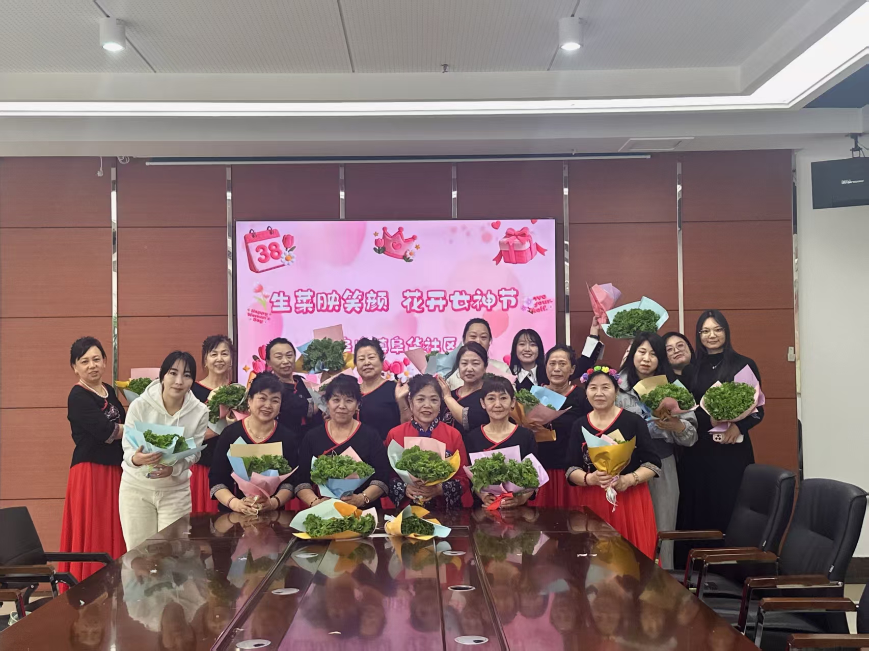 “生菜映笑颜，花开女神节”——黑龙江省牡丹江市绥芬河市阜宁镇阜华社区三八妇女节创意花艺活动