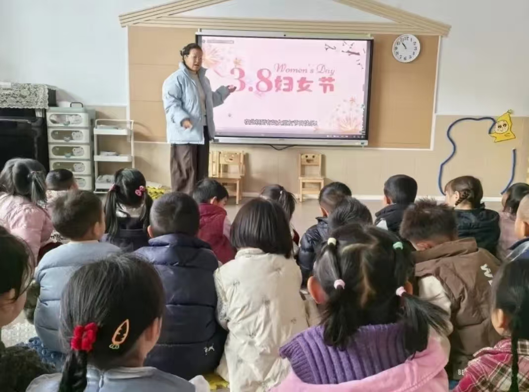 四川省凉山州西昌市东风幼儿园关工委开展妇女节主题活动