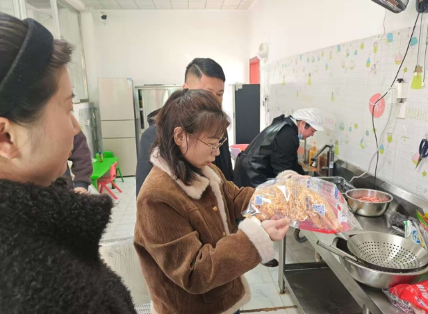 安徽省合肥市肥东县白龙镇关工委组织开展校园食品安全大检查