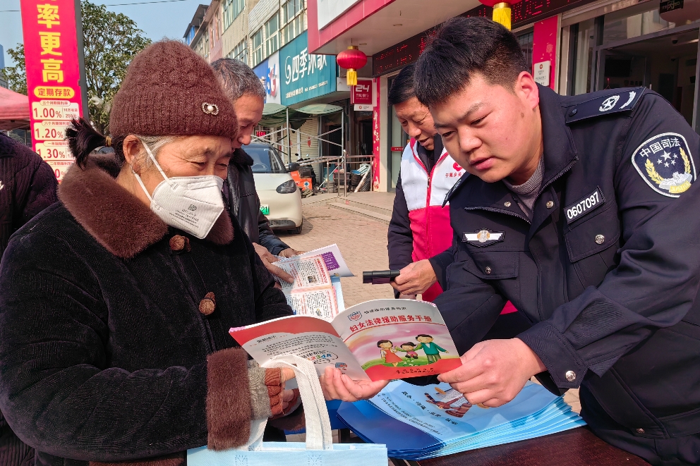 安徽省阜阳市阜南县阜南县于集乡关工委联合开展“情暖春日，法护巾帼”主题庆“三八”普法宣传活动
