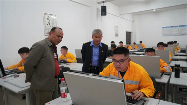 老带青传技艺 赛场上练真功——中国铁路南宁局集团有限公司柳州工务段关工委联合党团组织举办青工技能竞赛