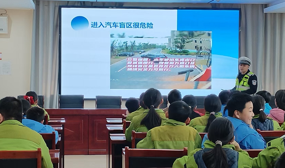 江西省抚州市崇仁县：春季第一课 交通安全“种子”撒进校园
