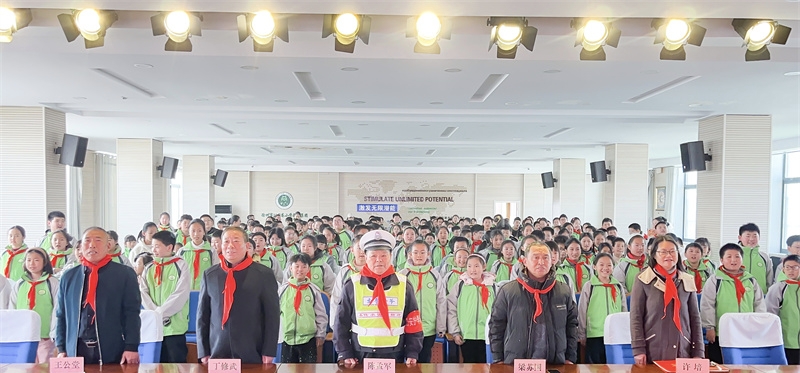 学习雷锋好榜样，做新时代“小雷锋”——江苏省徐州市关工委小海燕记者团公园巷小学分团采访“中国好人”陈孟军