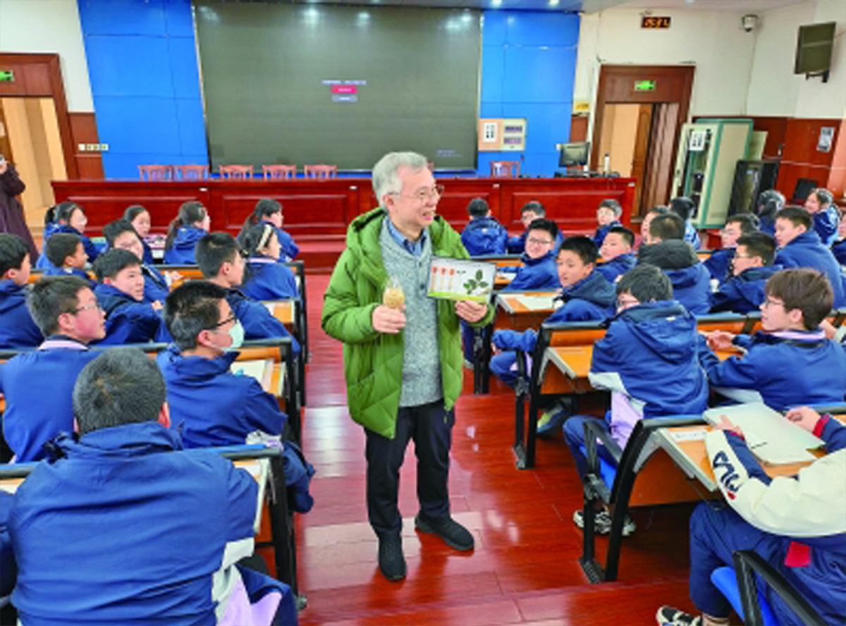 豆科技启智润心 知农爱农育新人——香港中文大学林汉明教授莅临江苏省宜兴中学，带来“豆科技之旅”主题科普讲座