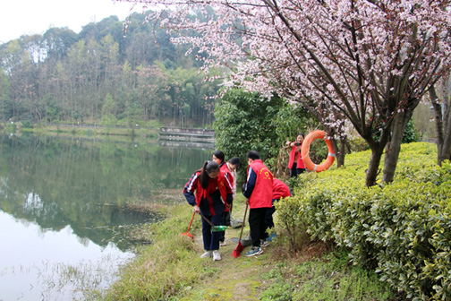 湖南省吉首市第八小学关工委：迎春花开正当时 雷锋精神润心田