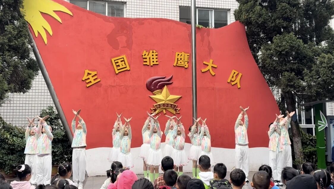 四川省凉山州西昌市第四小学关工委组织开展植树节活动