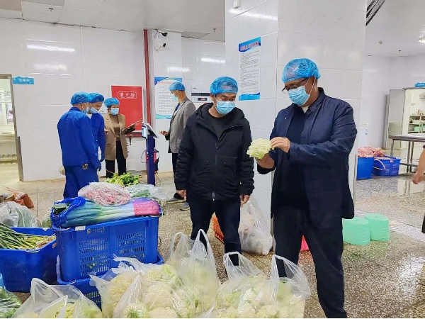 四川省凉山州宁南县：学校食堂现场办公纪实