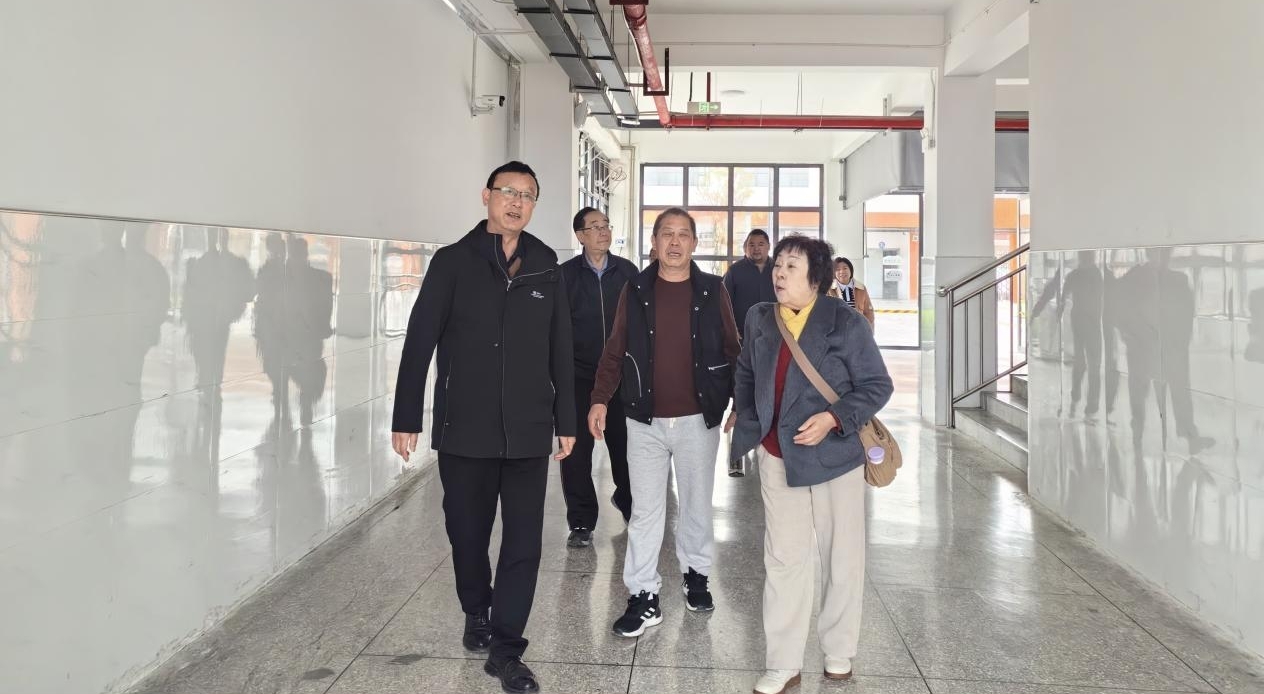 贵州省贵阳市花溪区关工委助力燕楼镇中心完小优化 校园文化环境