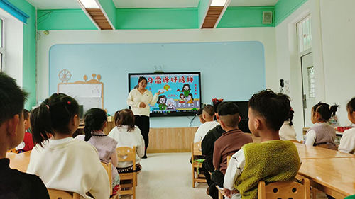 萌娃学雷锋，童心暖春风——黑龙江省牡丹江市穆棱市艺校幼教中心关工委开展雷锋日主题实践活动