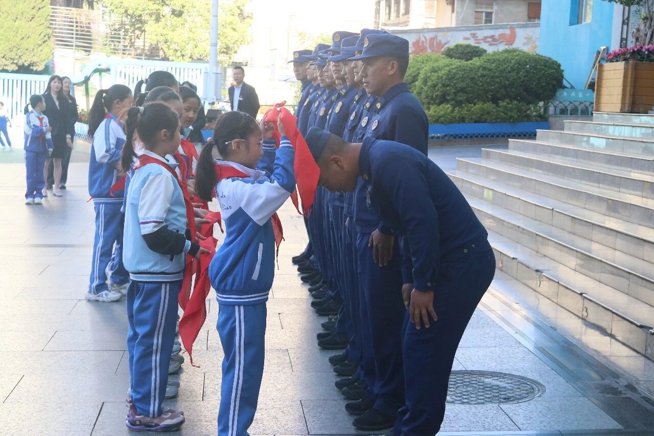 四川省凉山州西昌市第二小学开展国防教育活动