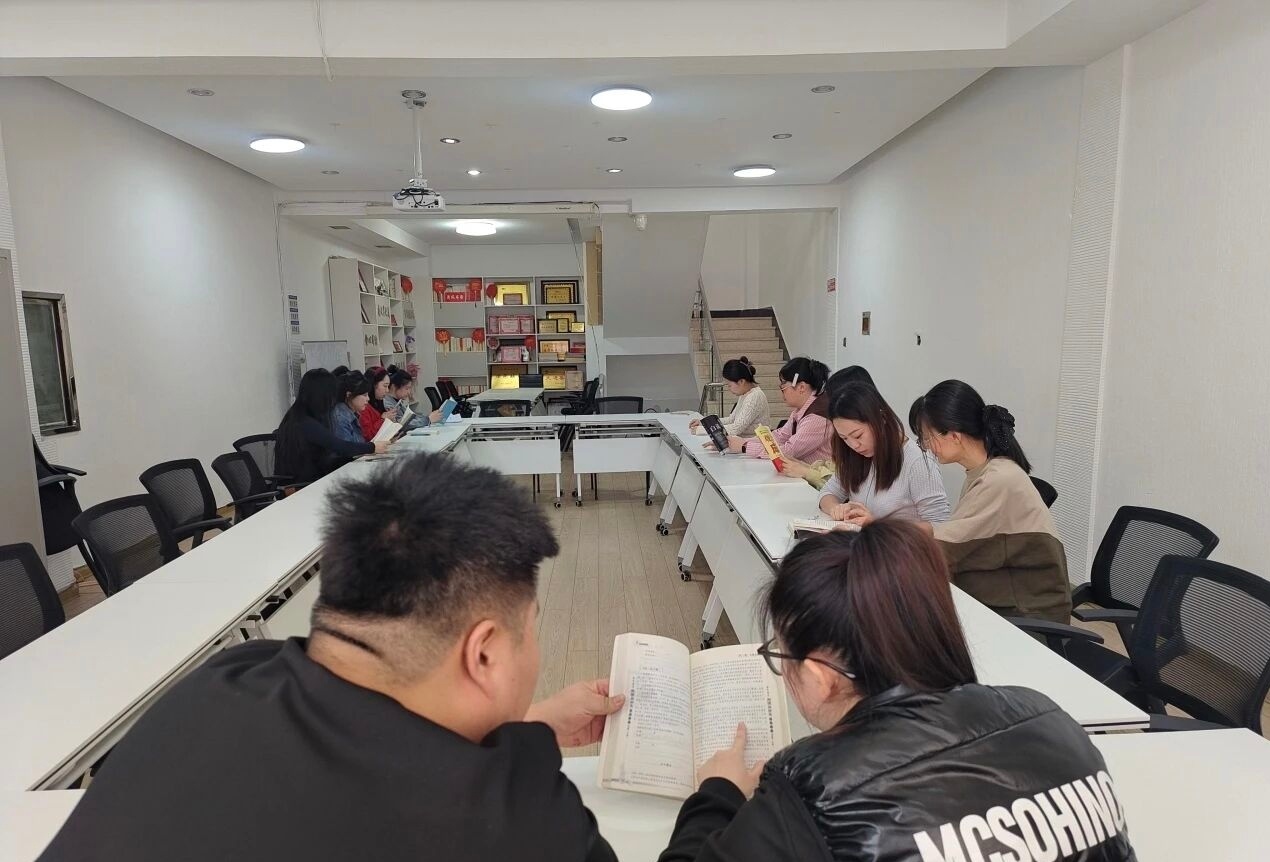 黑龙江省牡丹江市绥芬河市三合林社区关工委开展“书香满三合”全民阅读系列活动
