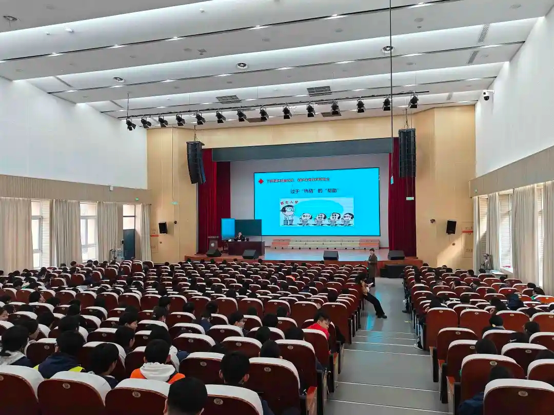 筑牢安全防线，护航青春成长——江苏省徐州市大学路实验学校关工委举行法治安全教育报告会