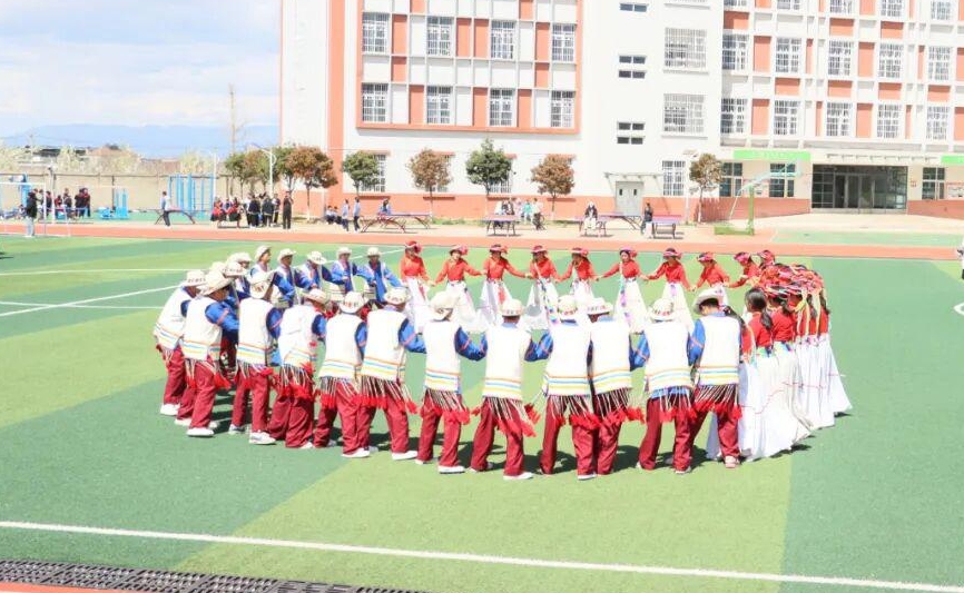 四川省凉山州盐源县干海初级中学校第五届校园文化艺术节之民族舞比赛暨民族服饰展示活动圆满落幕