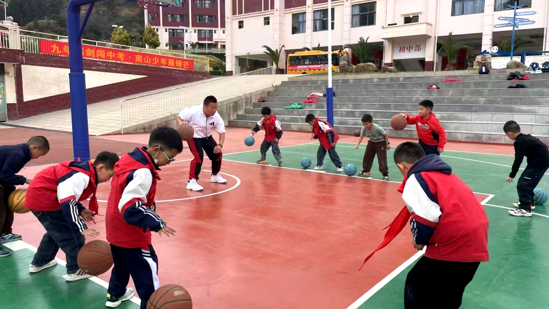 四川省凉山州会东县南山实验学校：多彩课程润童心 五育并举筑未来