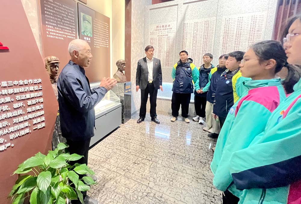 缅怀英烈铸忠魂 红色薪火代代传