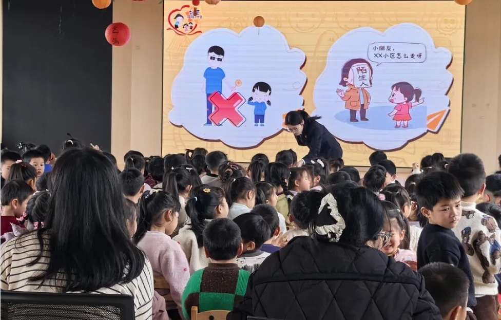 江西省抚州市崇仁县：守护幼小心灵 筑牢安全防线