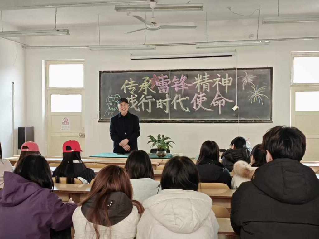 春风化雨润心田 榜样力量代代传——河北科技师范学院工商管理学院与校离退办联合举办“传承雷锋精神，践行时代使命”主题宣讲