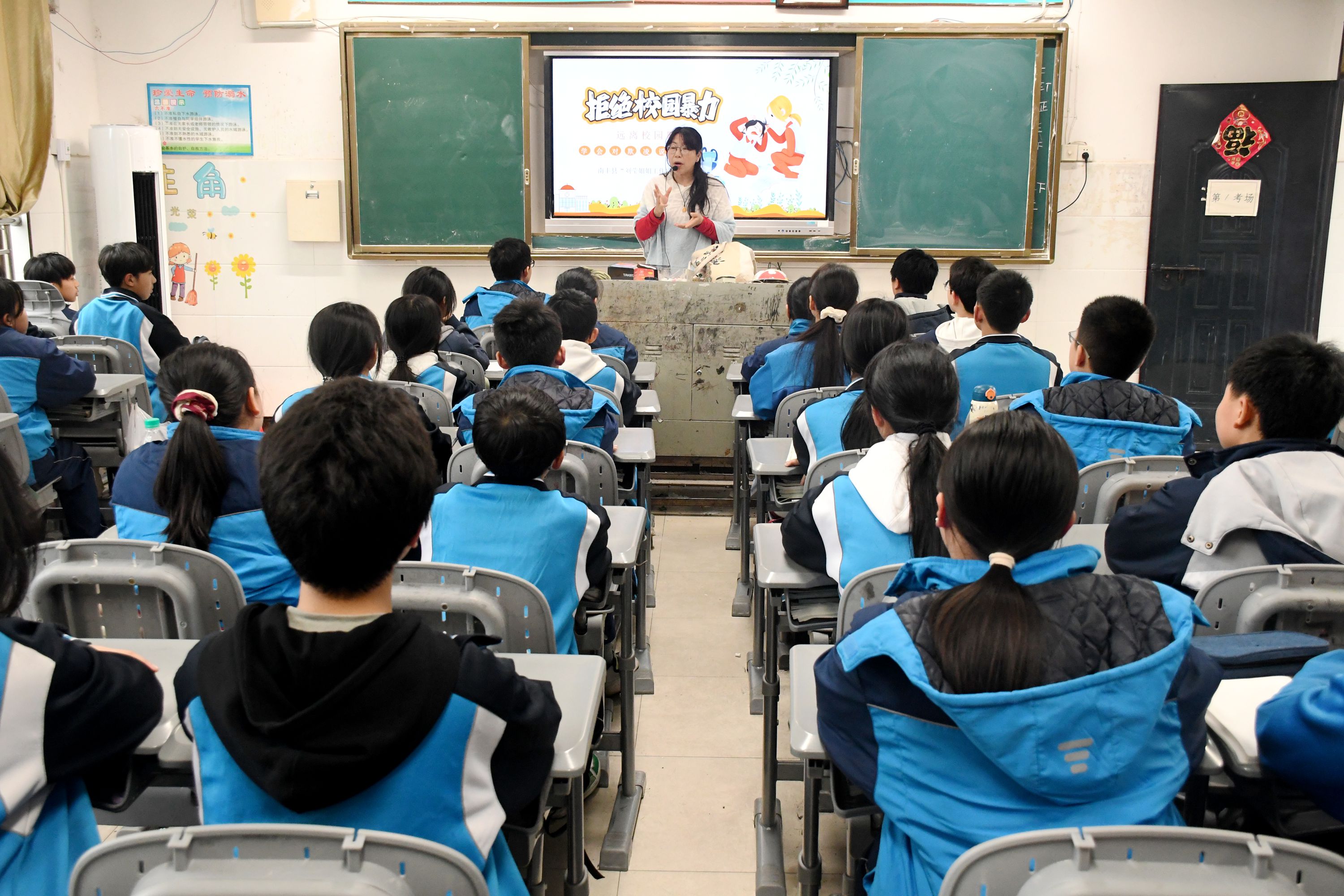 江西省抚州市南丰县关工委关爱报告团走进南丰二中