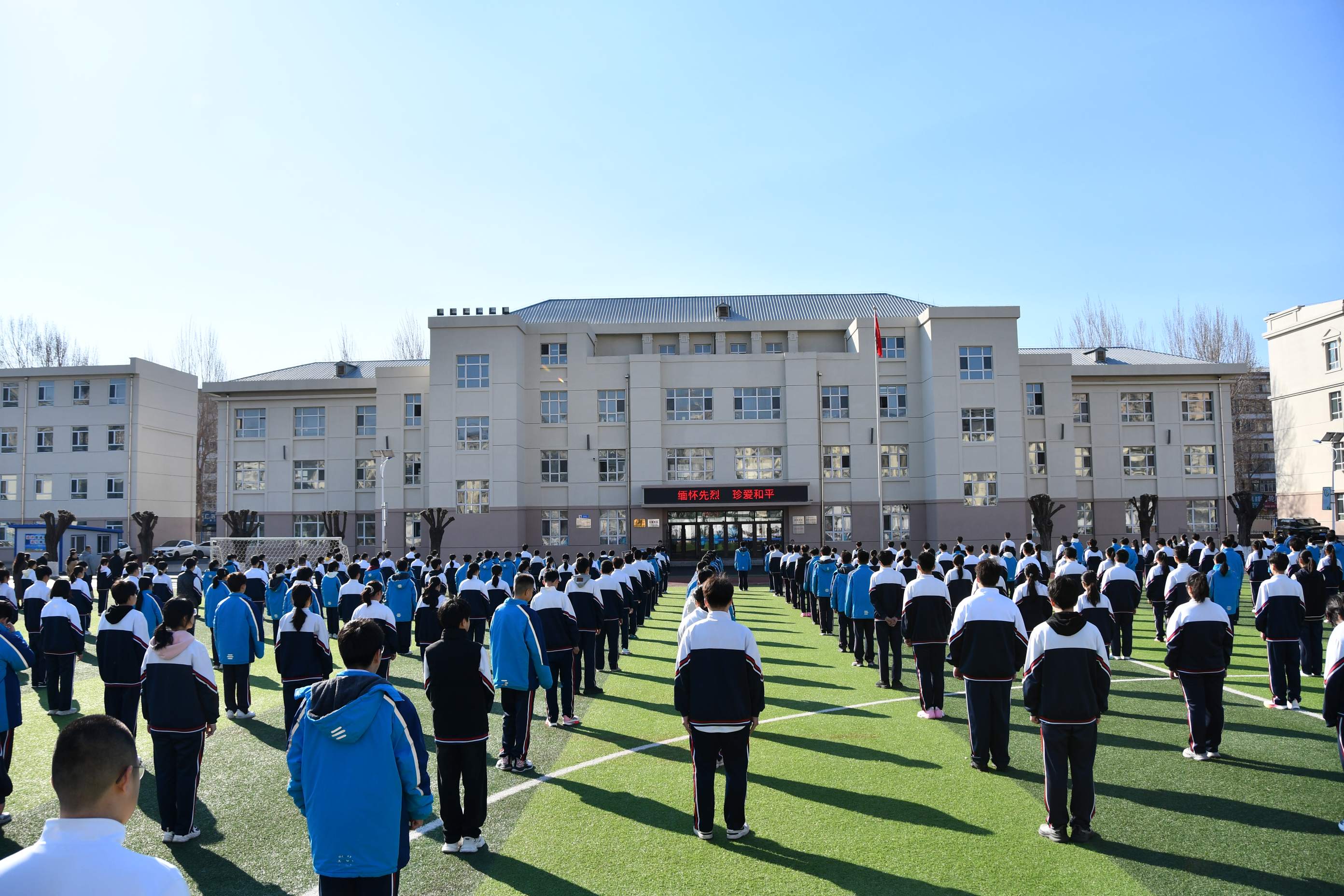 黑龙江省牡丹江市朝鲜族中学关工委开展清明节“缅怀先烈  珍爱和平”主题升旗仪式纪实
