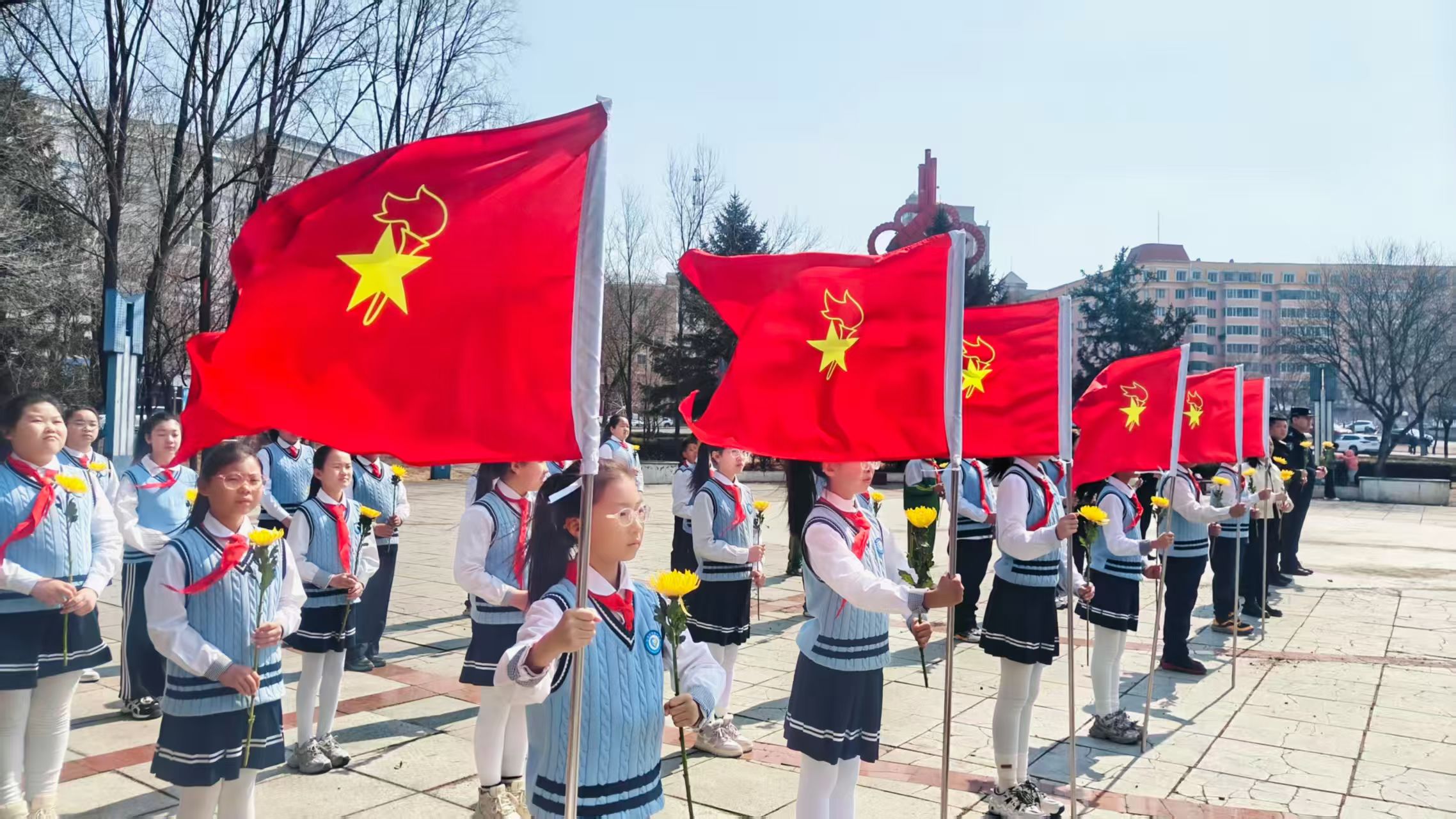 追寻和平天使足迹 赓续红色精神血脉——黑龙江省牡丹江市绥芬河市阜宁小学联合多部门开展清明祭扫主题教育活动
