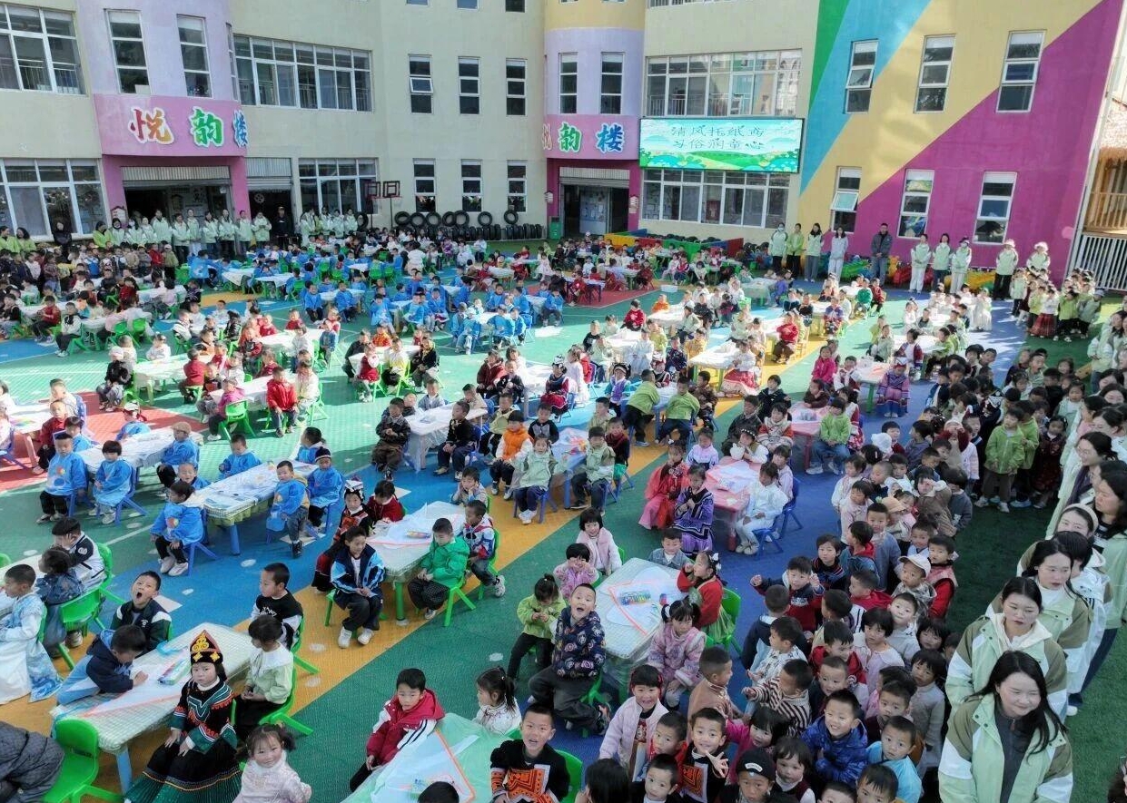 四川省凉山州盐源县幼儿园关工委组织开展“清风托纸鸢”清明主题活动