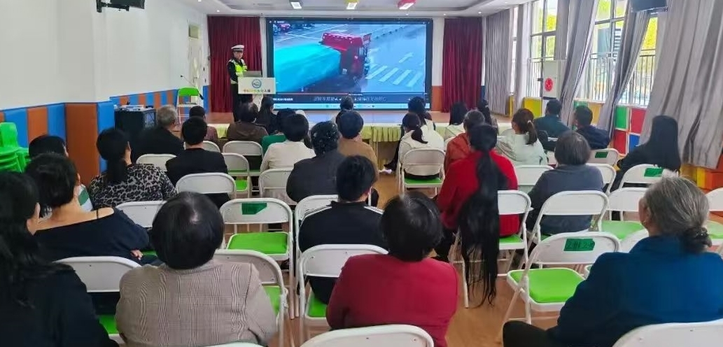 江西省抚州市崇仁县：为接送幼儿家长定制交通安全课